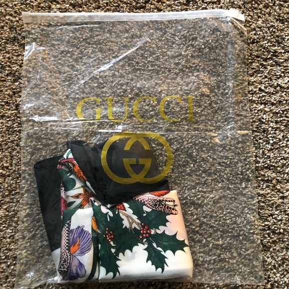 Gucci scarf - Picture 1 of 4
